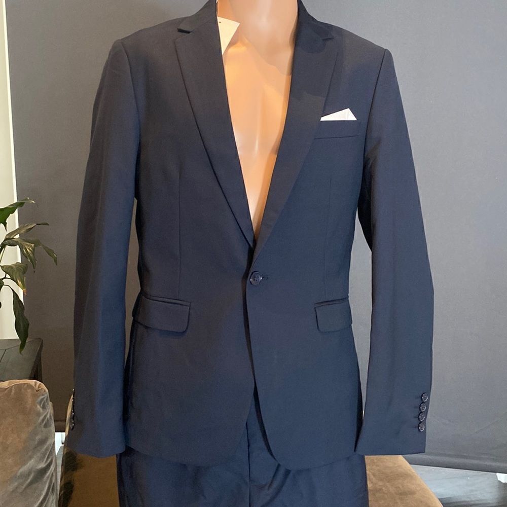 Men’s Blue Slim Fit 2 Piece Suit 
OneButton Notched Lapel Jacket 34 Pants 31 NWT